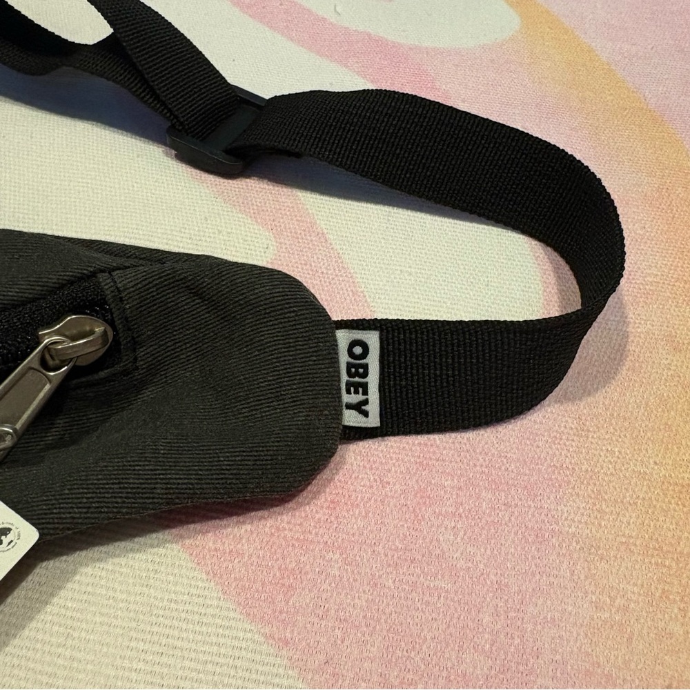 NEW * Obey Black & Gray Fanny Pack Belt Waist Bag NWT Shepard Fairey Andre Giant - Picture 6 of 8